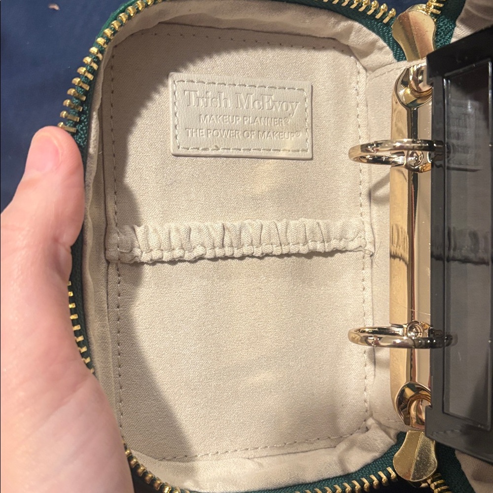 New Trish Mcevoy small green makeup Planner - Picture 4 of 8
